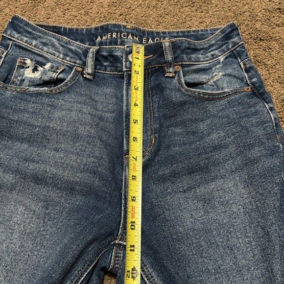EUC American Eagle Mom Straight Jeans-Sz 4R-Med Wash-Distressed-58% Cotton - Picture 10 of 16